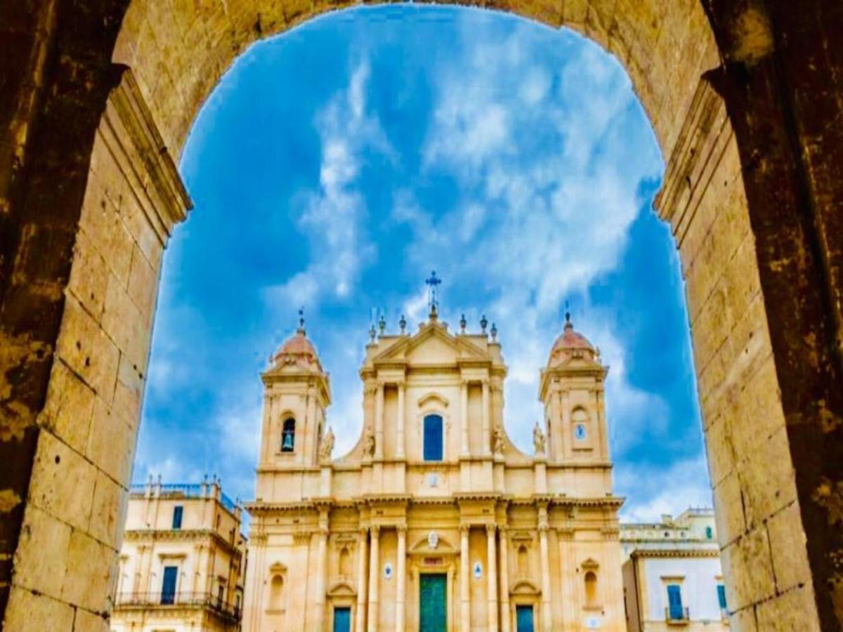 Appartement The Stone Garden à Noto Extérieur photo
